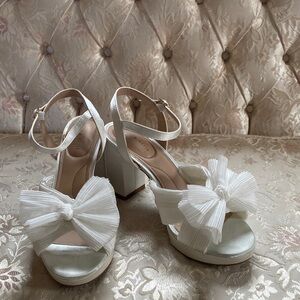 Kelly & Katie White Bow Block Heel Sandals